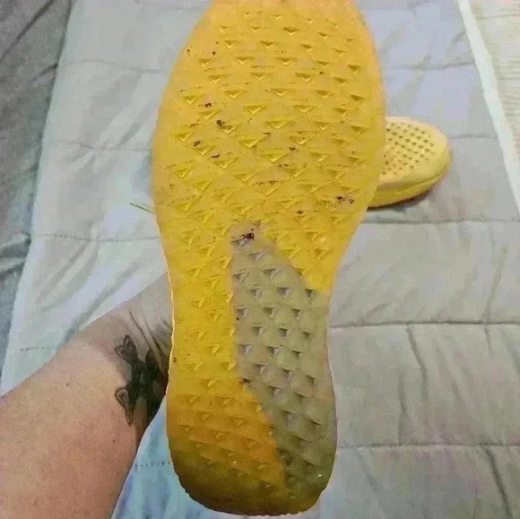 Nobull Size M 8 W 9.5. Color Lemon Drop - Picture 6 of 15